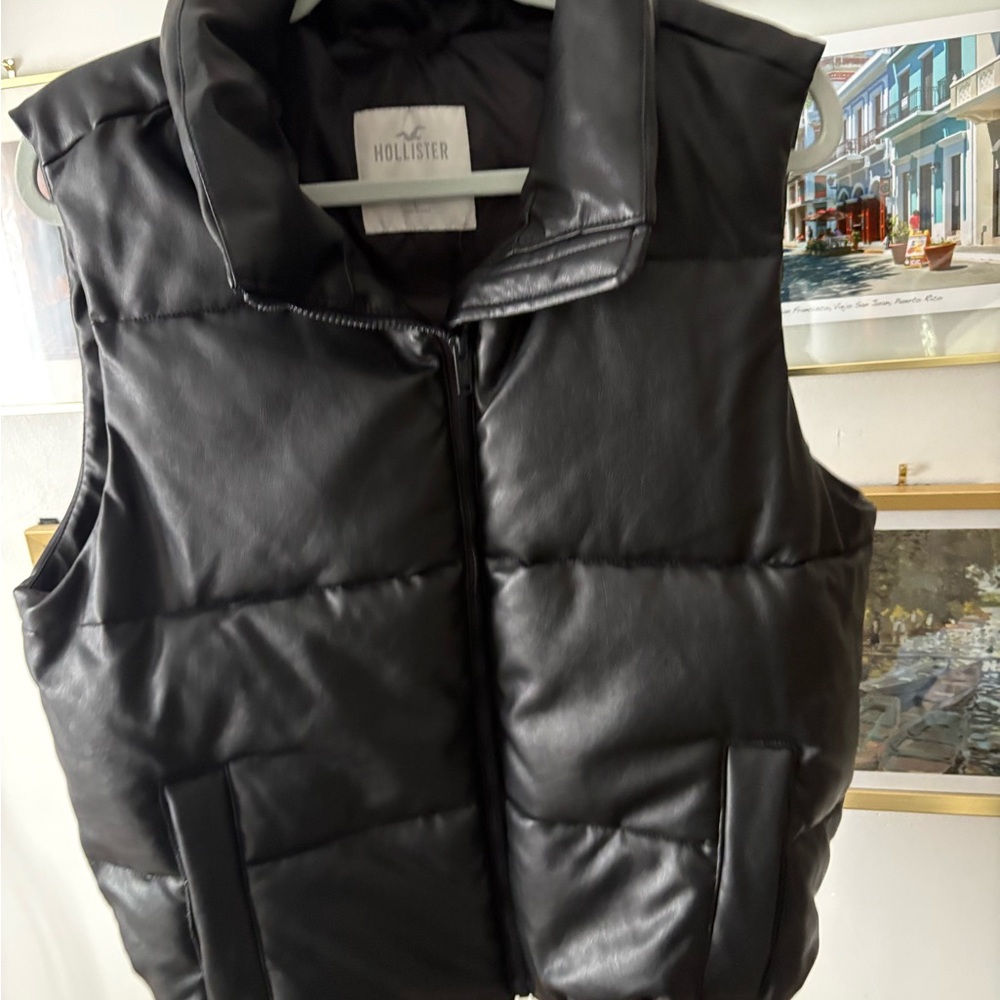 Abercrombie & Fitch Black Puffer Vest With Tags
